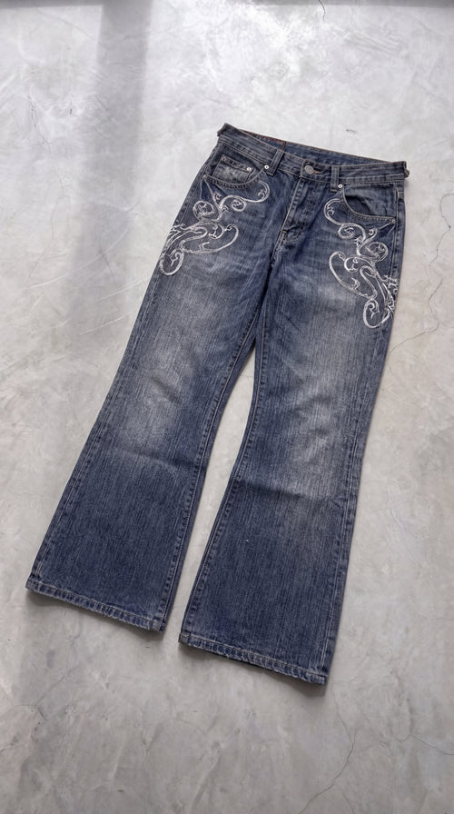 ZYRO Aoi acid-wash bootcut jeans in 14 oz cotton denim