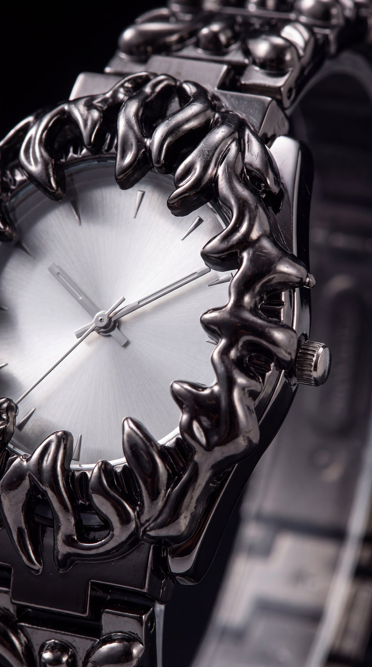 Close-up of the claw-carved bezel, silver dial