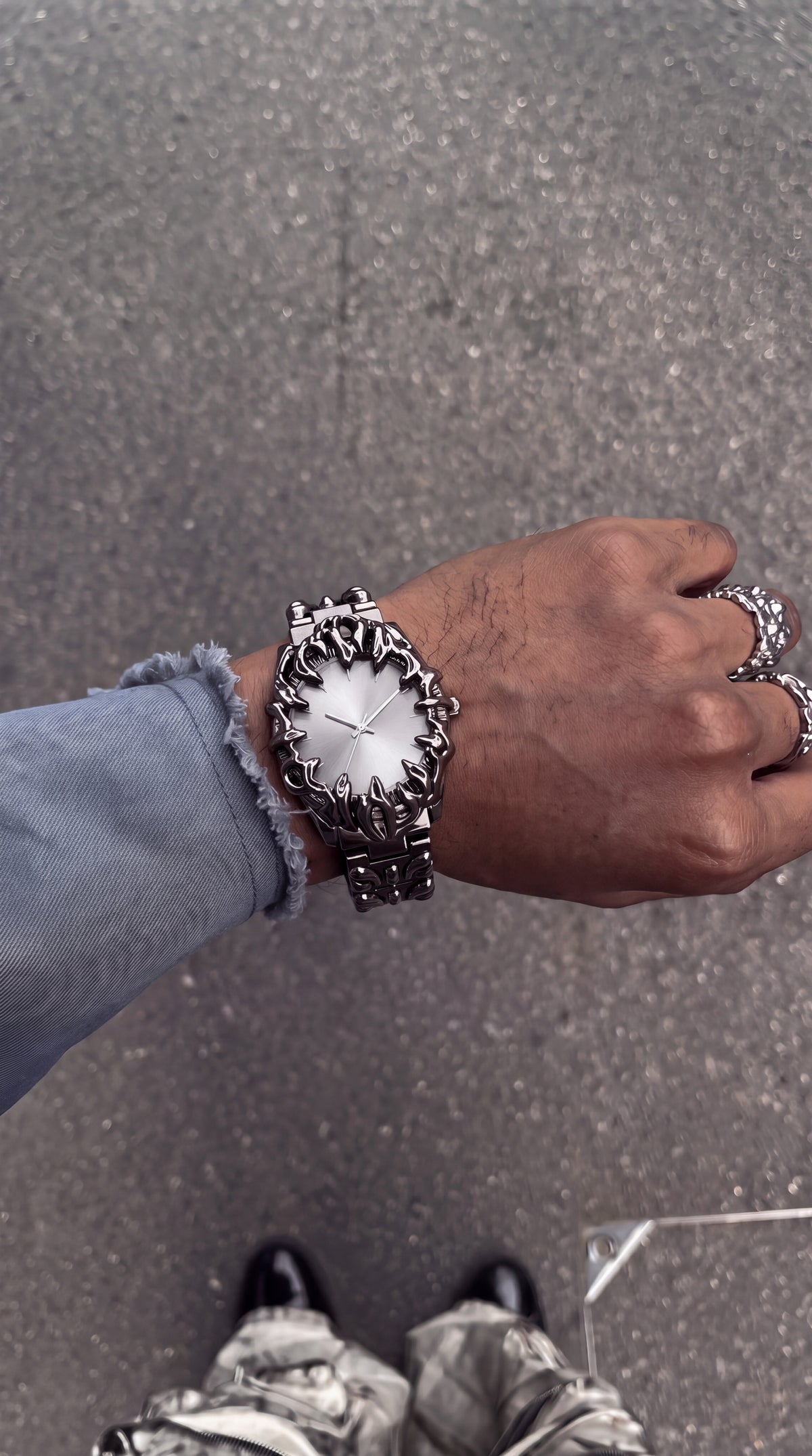 Tsume claw watch worn on the wrist, silver dial