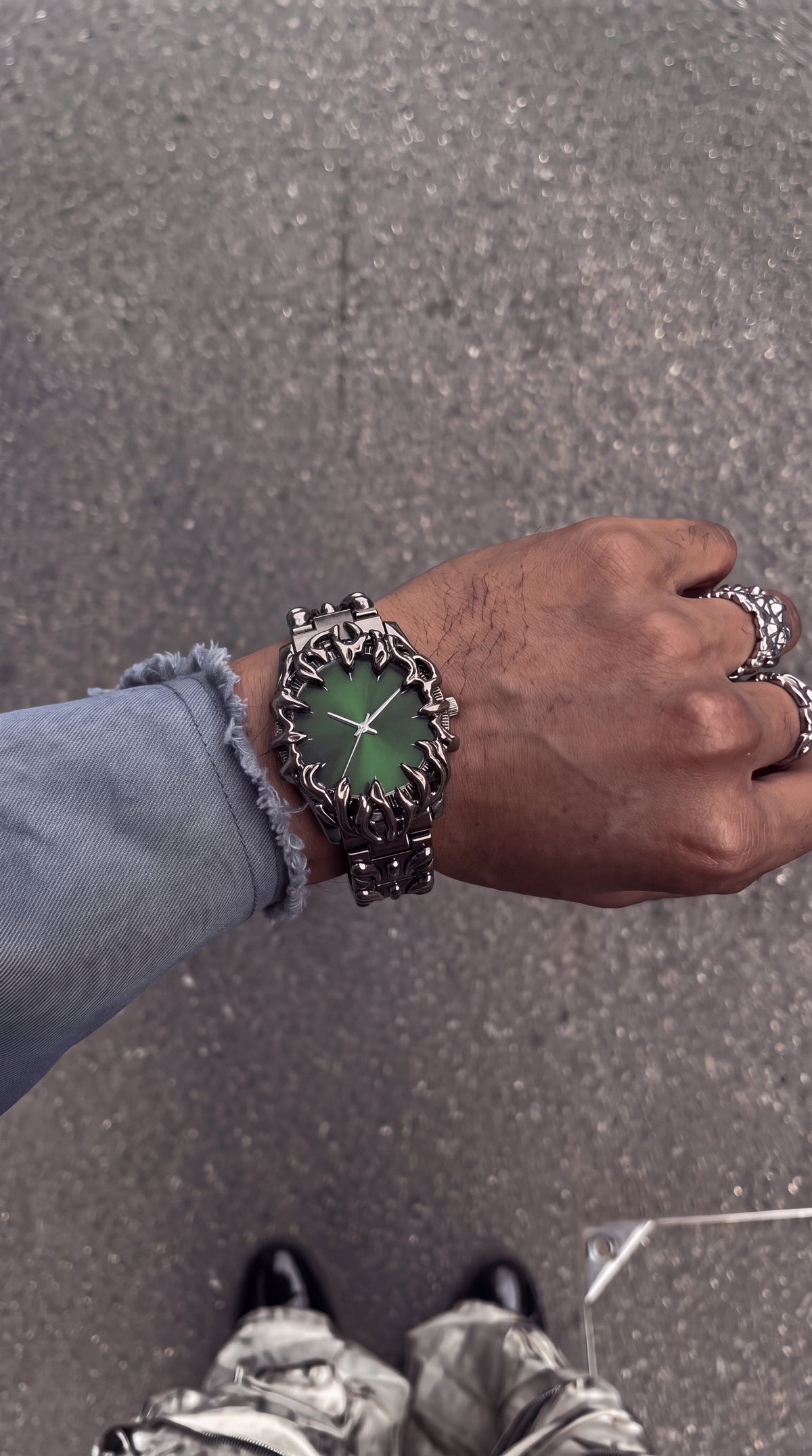 Tsume claw watch worn on the wrist, green dial